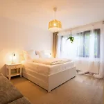 Appartamento Apartment Forest Oasis With Terrace & Fast Access To Frankfurt City Center And Nature Oberursel
